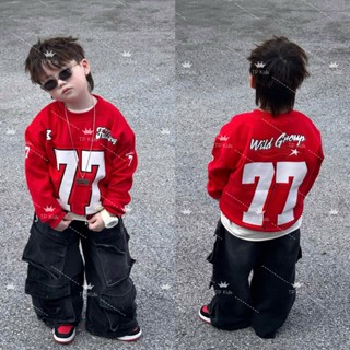  Set áo nỉ cổ tròn đỏ số 77,quần bò túi hộp cho bé trai phong các hàn quốc,TPKIDS M1179  