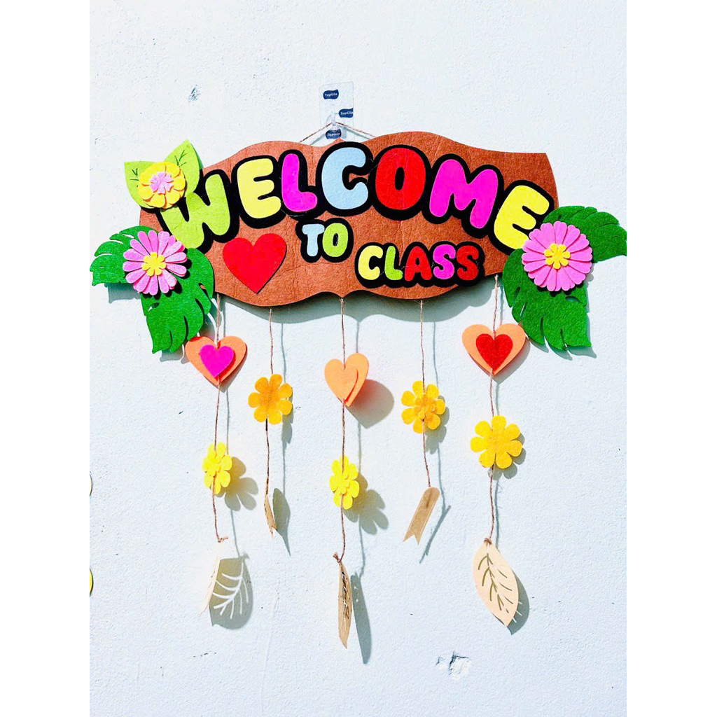 Biển welcome to ourr class chất liệu nỉ kt 50x60cm