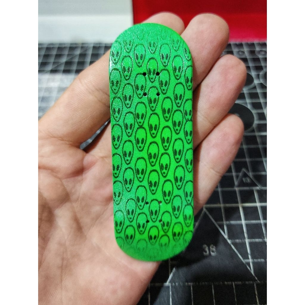 Saigon Skateboards "Alien" 32mm & 34mm Fingerboard