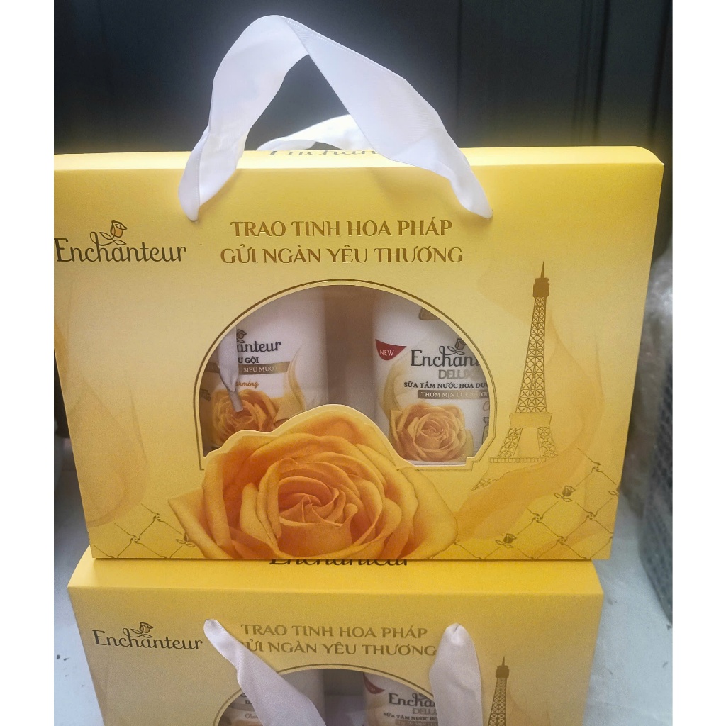 Hộp quà sữa tắm + gội  Enchanteur Charming 180g