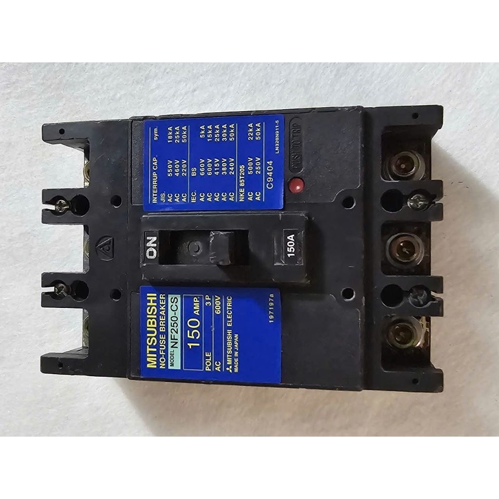 Cầu dao CB nghĩa địa 3 pha 380v 10a 15a 30a 50a 100a hàng như mới 97%