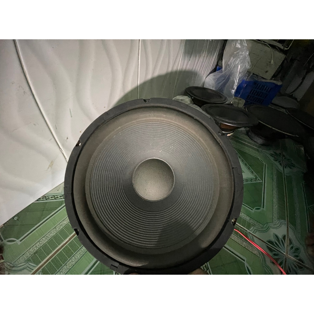 loa bass 30 loa VN nguyên zin tháo thùng.có 1 loa nó hơi bị cọ coll nha anh em mua về nắng nhẹ lại h