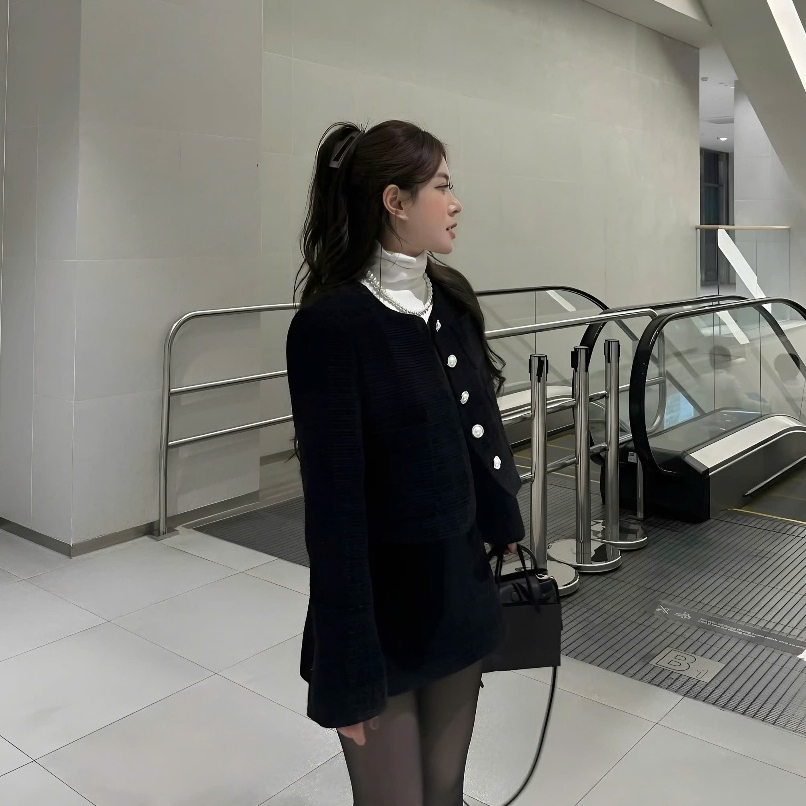 Set Váy Dạ 2 Món Gồm Áo Khoác Dạ 2 Lớp Có Túi Đính Cúc Ngọc + Chân Váy Dáng Ngắn Có Quần Trong | BigBuy360 - bigbuy360.vn