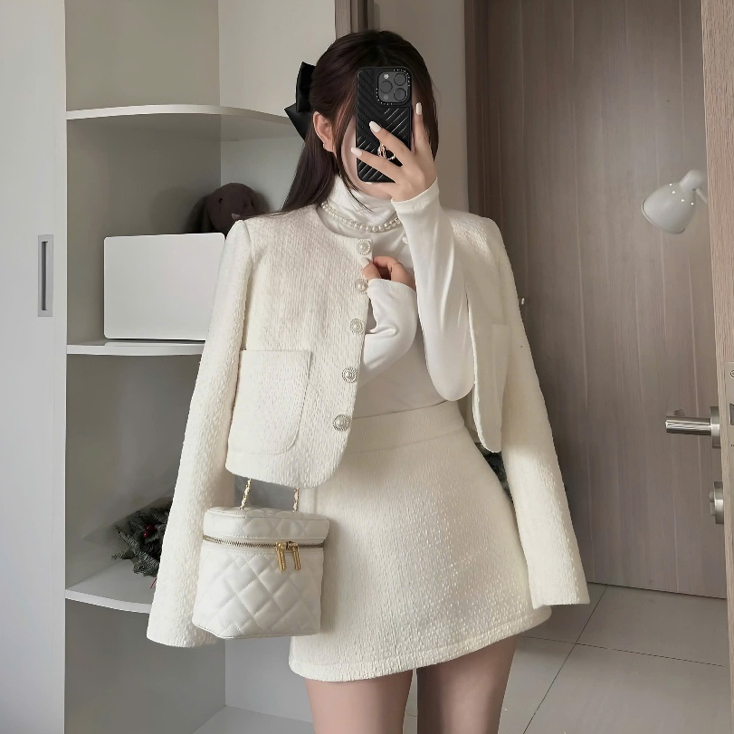 Set Váy Dạ 2 Món Gồm Áo Khoác Dạ 2 Lớp Có Túi Đính Cúc Ngọc + Chân Váy Dáng Ngắn Có Quần Trong | BigBuy360 - bigbuy360.vn