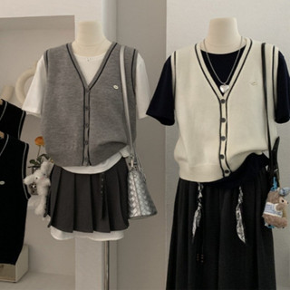  Áo gile len nữ cổ V cài khuy kẻ viền đính tag gile basic dễ phối phong cách Hàn Quốc Renee Store - GL1193 