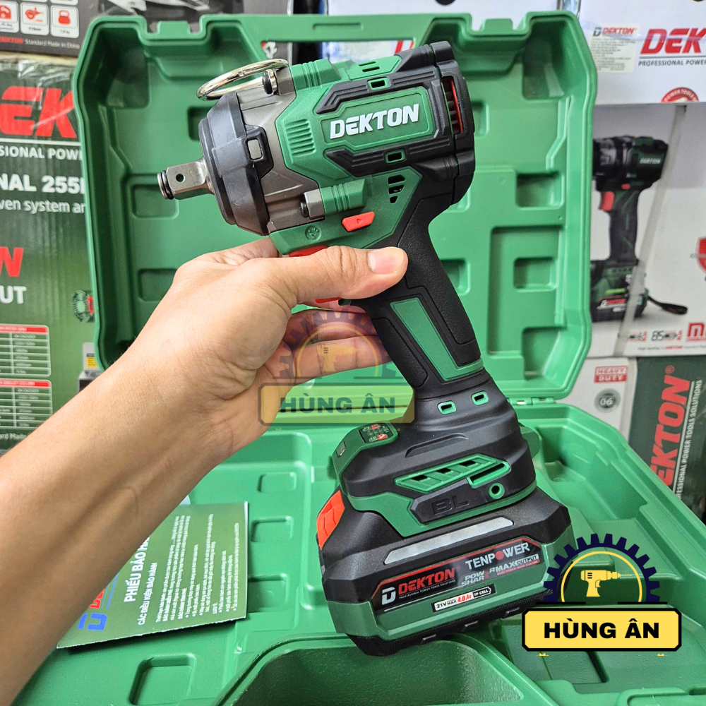 Máy siết bulong Dekton 590N.m M21-IW590PLUS/Motor Brushless/Chân pin phổ thông