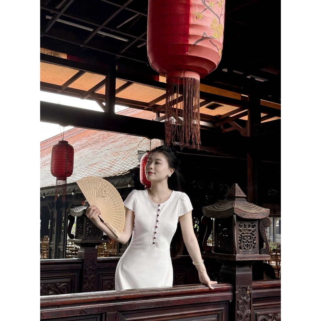 LYC FASHION - DIỆU VÂN đầm lụa vân mây có tay nút bọc | BigBuy360 - bigbuy360.vn