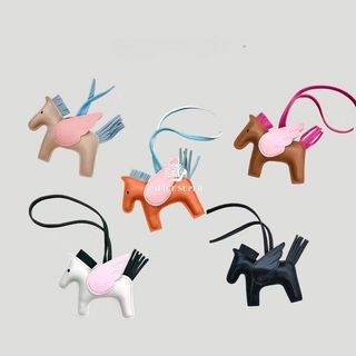 Phụ kiện hm charm ngựa có cánh treo túi hm - CHARM NGỰA (được tặng khi mua túi)