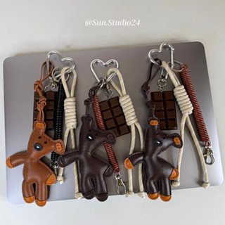 [SC82] Móc Treo Túi Xách Gấu Lệch Đầu Dễ Thương DA PU, Charm Đeo Túi Xách Gấu Lệch Đầu