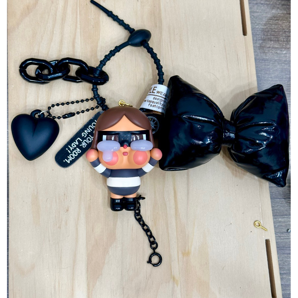 phụ kiện treo túi custom Crybaby chính hãng Popmart