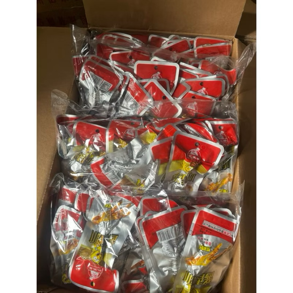 com bo 3 bịch mỗi bịch 30 chiếc chân gà cay tứ xuyên loại to( mỗi bịch tặng kèm 1 gói snack dưa hấu 