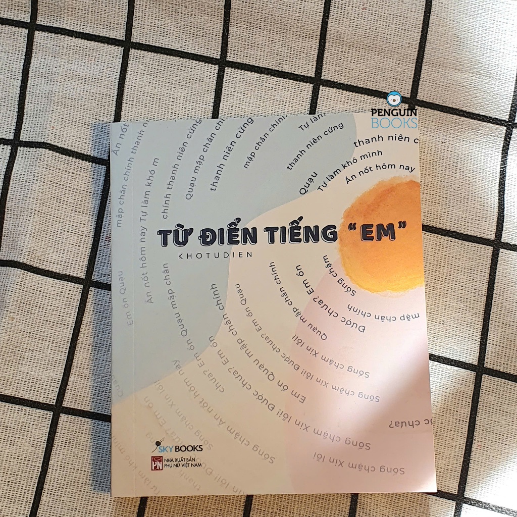 Sách Skybooks - Từ Điển Tiếng “Em” (Cuốn Từ Điển Hài hước, Bất Ngờ)