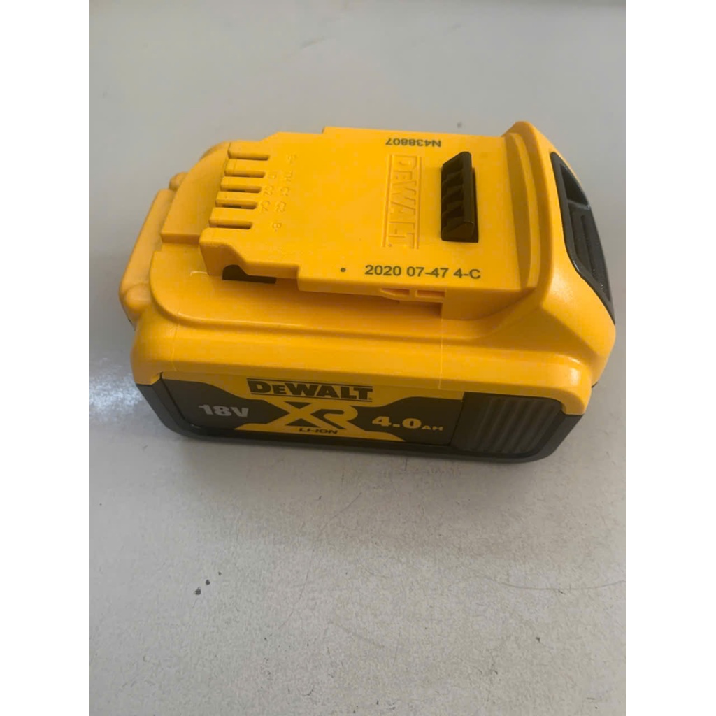 Pin 18V 4Ah chính hãng Dewalt tại Máy cầm tay NTT bảo hành dài hạn độ bền cao