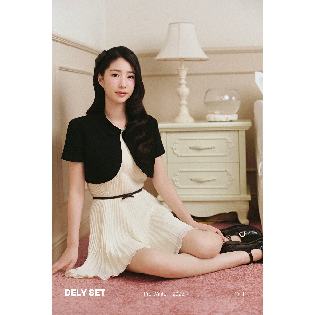 JOIE DES ROSES - Váy liền chiffon dập ly phối đai nơ kèm áo khoác cổ sen tay ngắn DELY DRESS | BigBuy360 - bigbuy360.vn