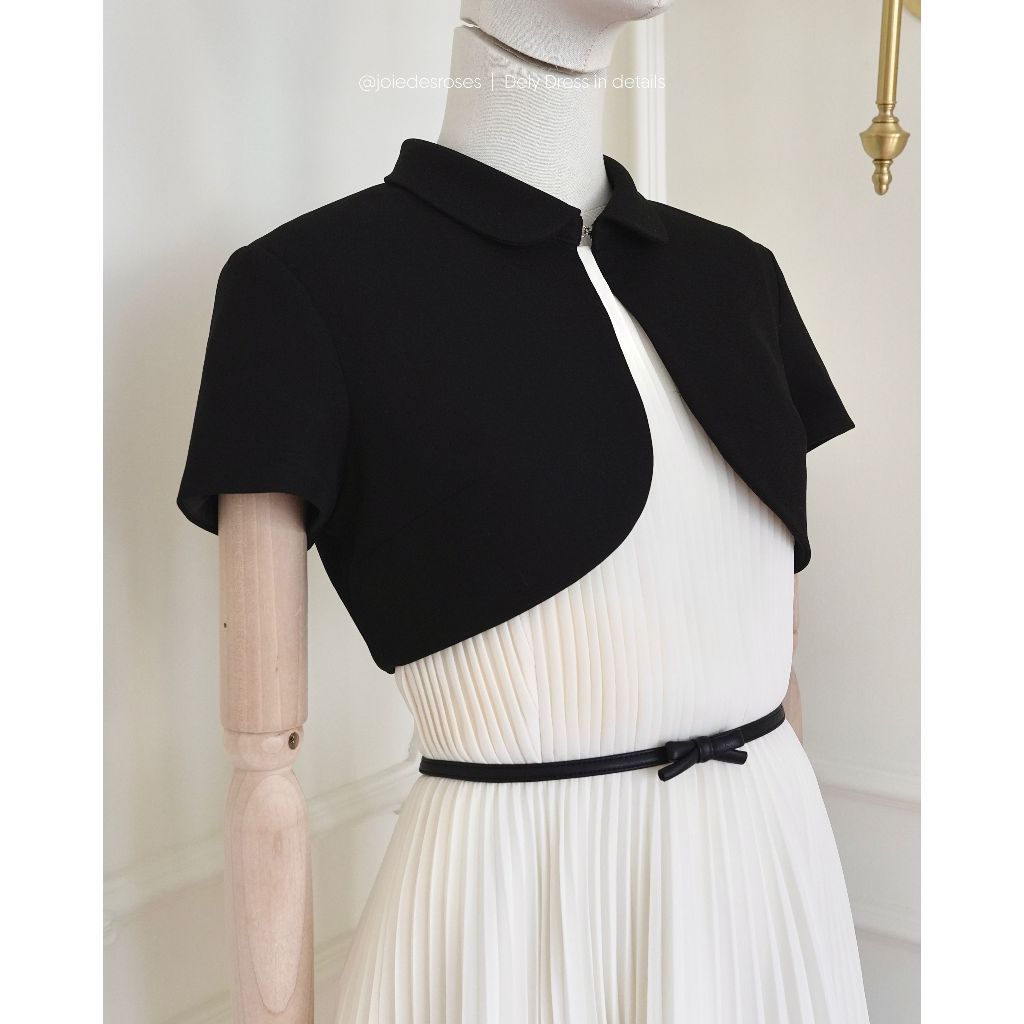 JOIE DES ROSES - Váy liền chiffon dập ly phối đai nơ kèm áo khoác cổ sen tay ngắn DELY DRESS | BigBuy360 - bigbuy360.vn