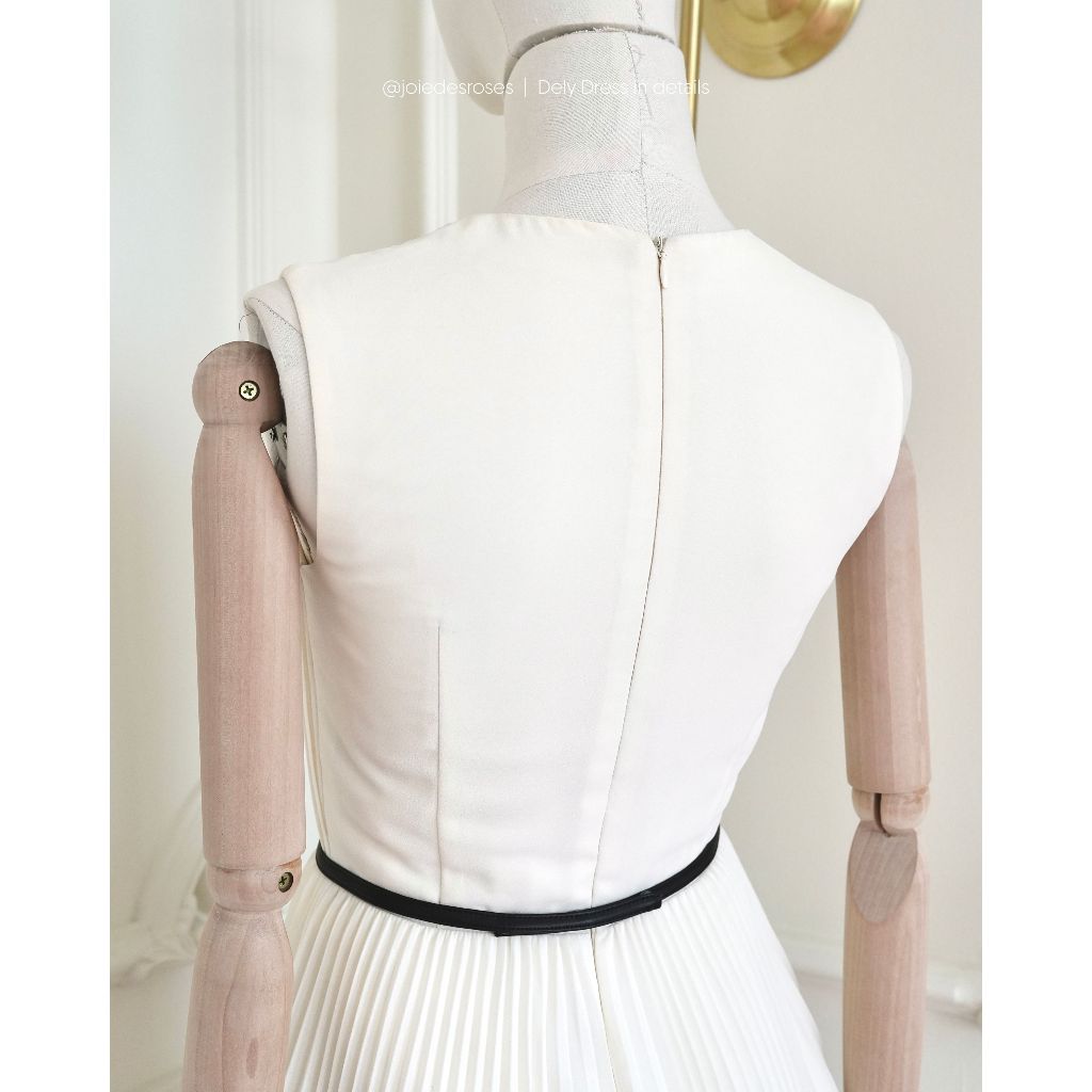 JOIE DES ROSES - Váy liền chiffon dập ly phối đai nơ kèm áo khoác cổ sen tay ngắn DELY DRESS | BigBuy360 - bigbuy360.vn