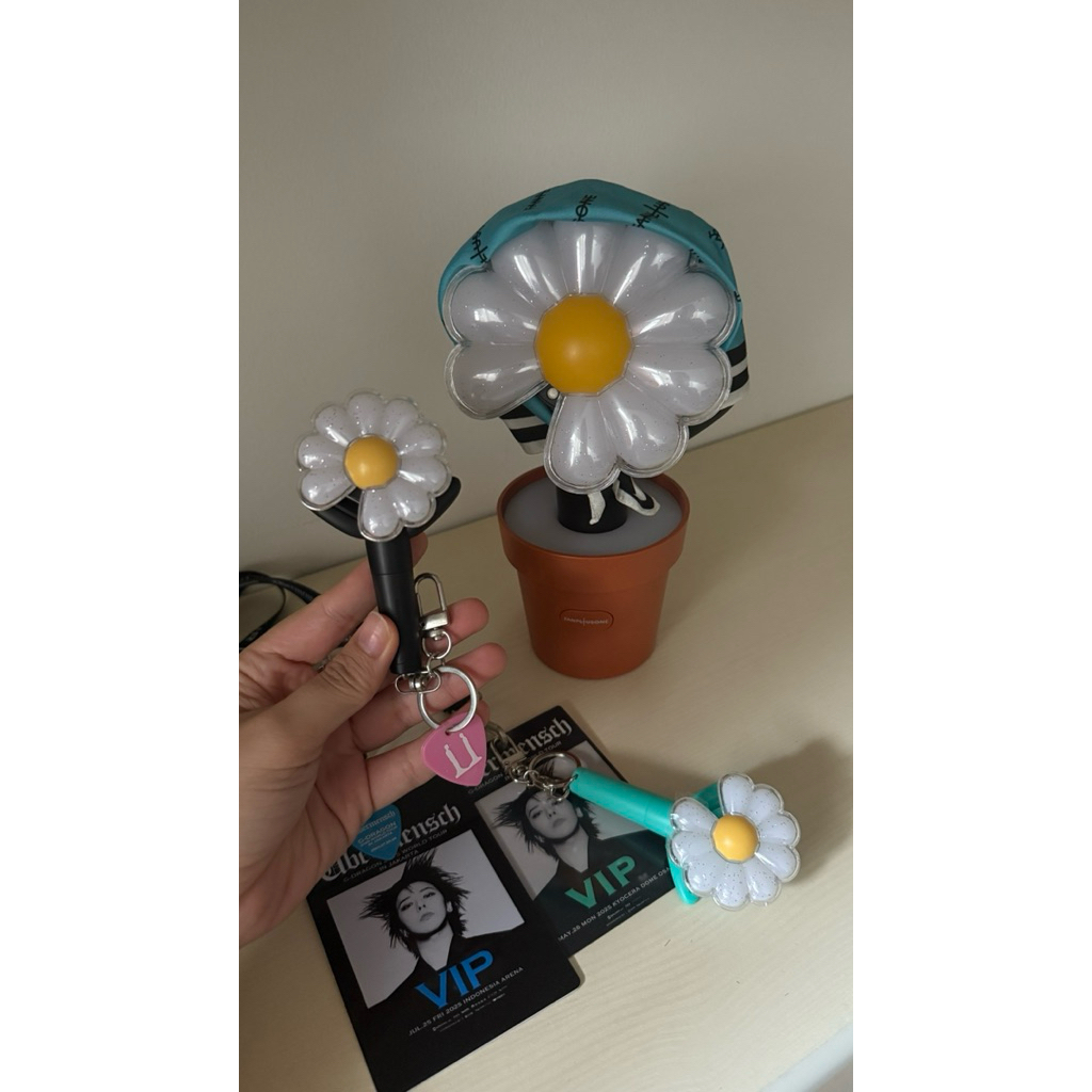 Móc khoá keyring lightstick hoa cúc G-DRAGON OFFICIAL LIGHTSTICK - MINI KEYRING - DAISYBONG GD