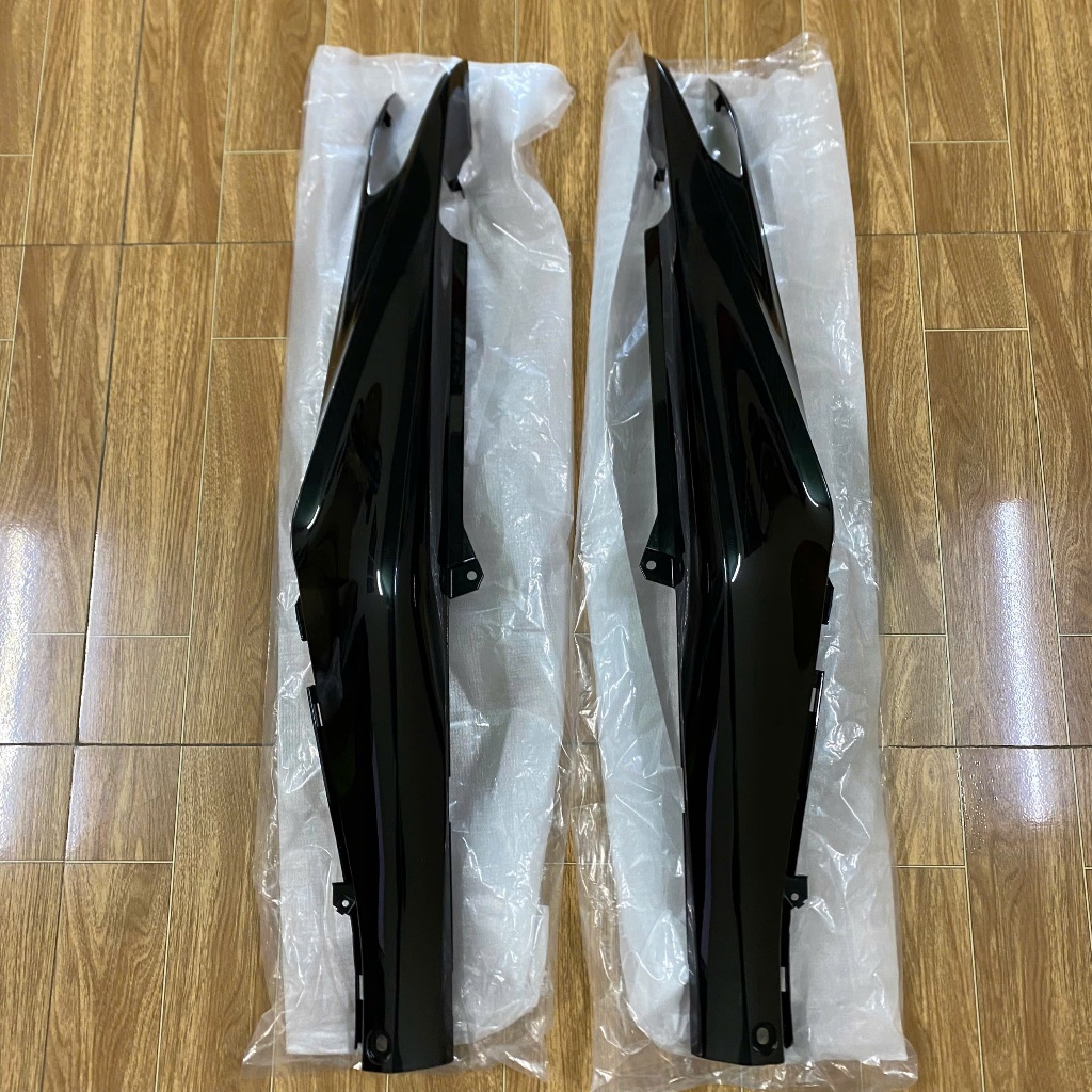 ( 1 ĐÔI ) Ốp sườn Sau lắp cho xe Jupiter 31C - Jupiter đời 2011 màu Đen