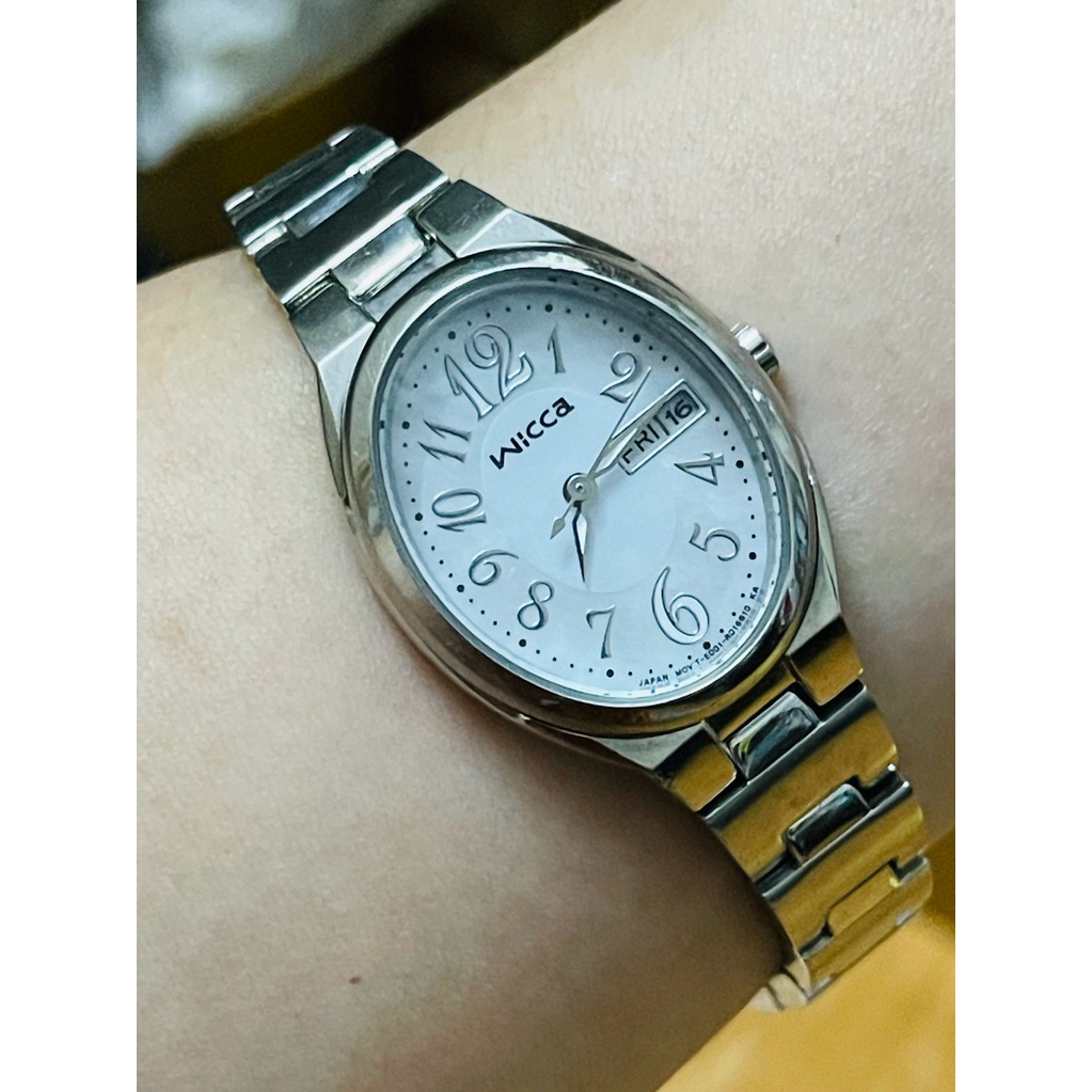 Đồng hồ năng lượng mặt trời CITIZEN Wicca nữ đeo đẹp.