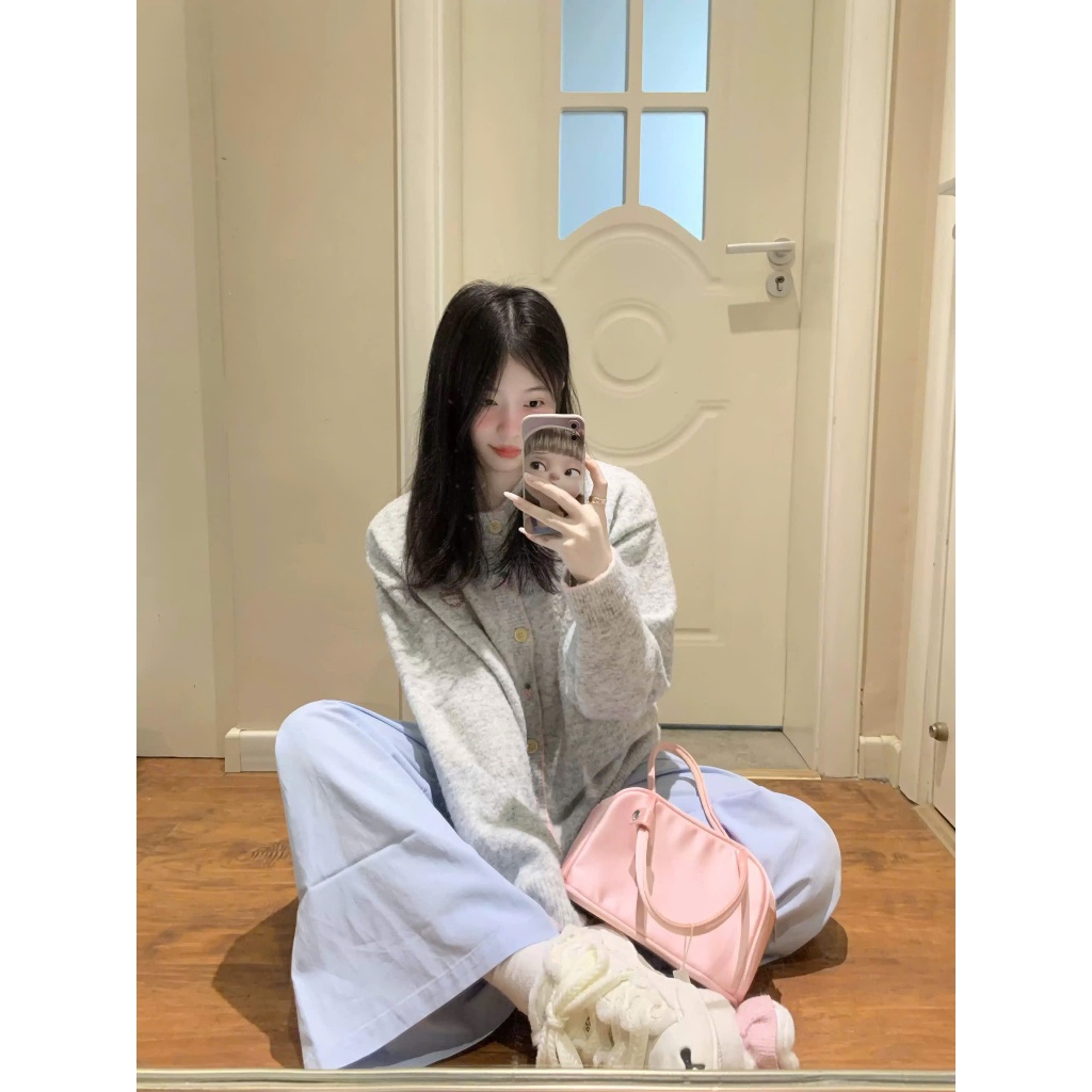 [ẢNH THẬT] Áo cardigan dệt kim 𝒀𝒖𝒎𝒎𝒚 cổ tròn, Áo cardigan len phối cúc hình dâu tây thêu logo AL31 | BigBuy360 - bigbuy360.vn