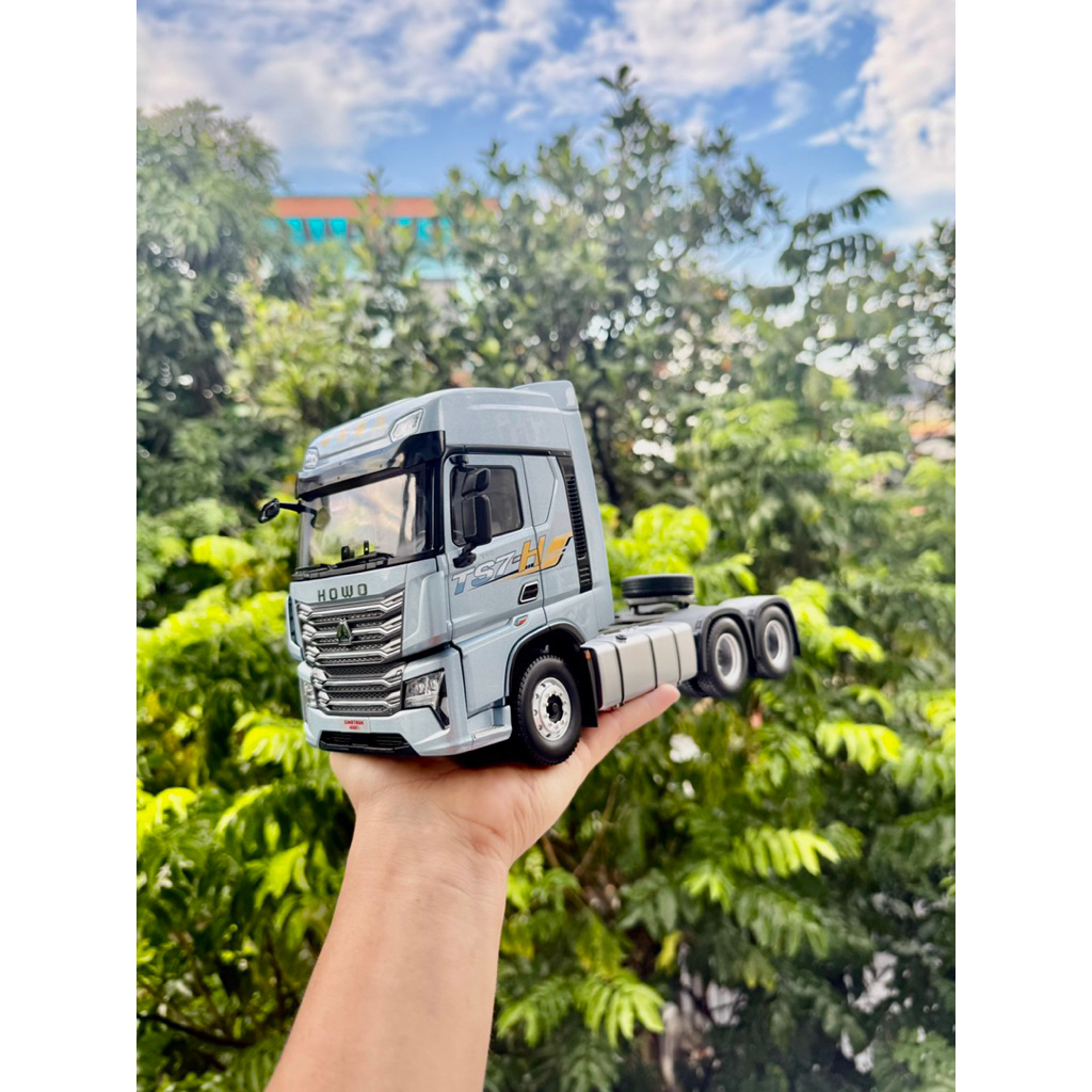 Mô Hình Đầu Kéo Howo TS7 Tỉ Lệ 1:24 Kim Loại