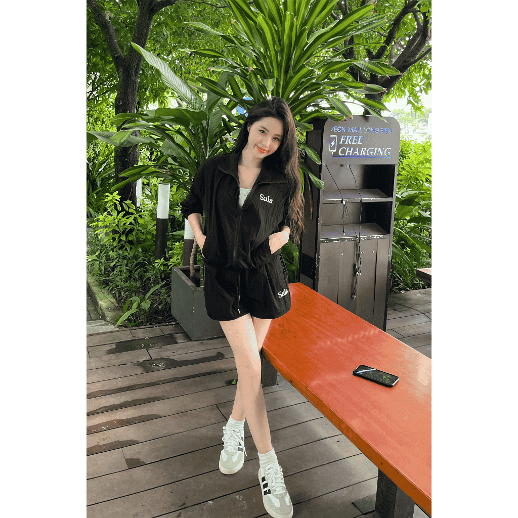 Bộ Áo khoác Gió Dài Tay Mix Quần Shorts Ngắn Trẻ Trung Năng Động - Thời Trang Sành Điệu | BigBuy360 - bigbuy360.vn
