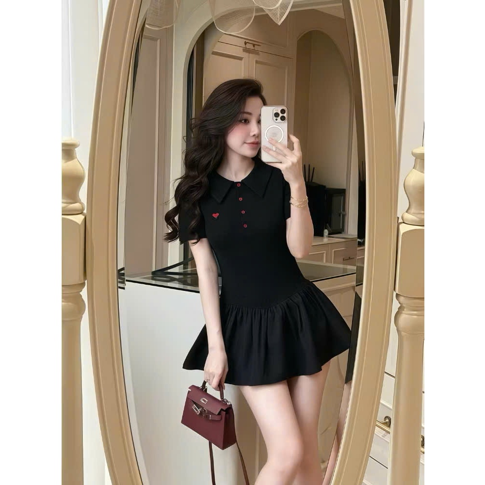 Váy body nữ Váy POLO cộc tay thêu trái tim nhiều khuy dáng xoè sang chảnh | BigBuy360 - bigbuy360.vn
