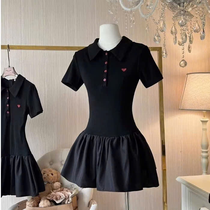 Váy body nữ Váy POLO cộc tay thêu trái tim nhiều khuy dáng xoè sang chảnh