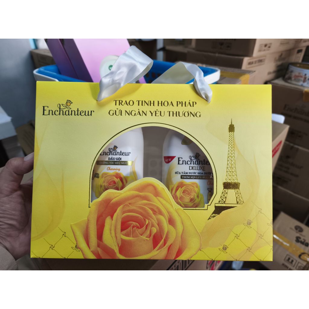 Sét Bộ quà tặng dầu gội 180g và sữa tắm Enchanteur 180g