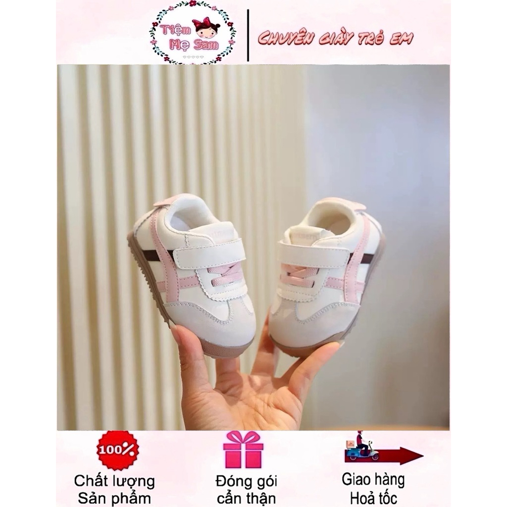 Giày bata cho bé gái phối kẻ hồng, hot trend 2025