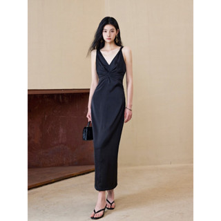  Đầm lụa dài dáng cổ V váy lụa Queen cao cấp khoét sâu nhún ngực phong cách thanh lịch sang trọng  Đủ size S M L  