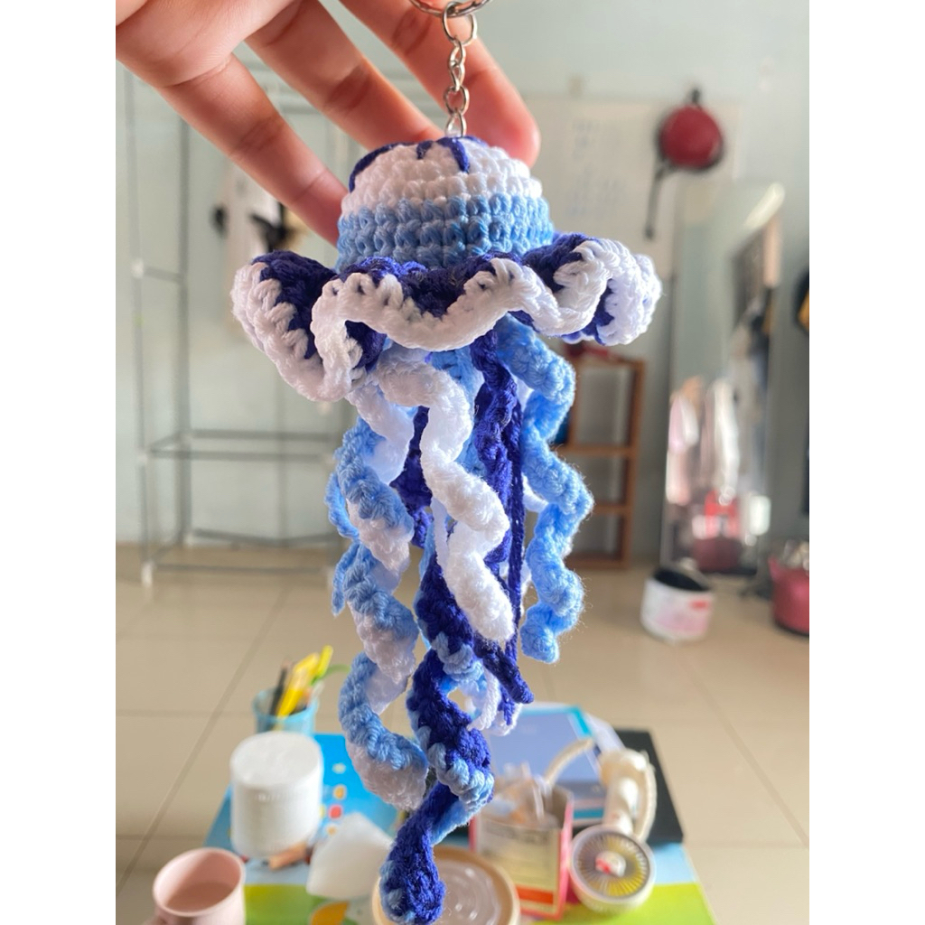 con sứa bằng len ( hồng và xanh)