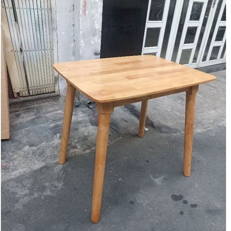 Bàn Mango chân tròn chất liệu gỗ cao su.Có phủ sơn PU . giao liền SG trung tâm HCM