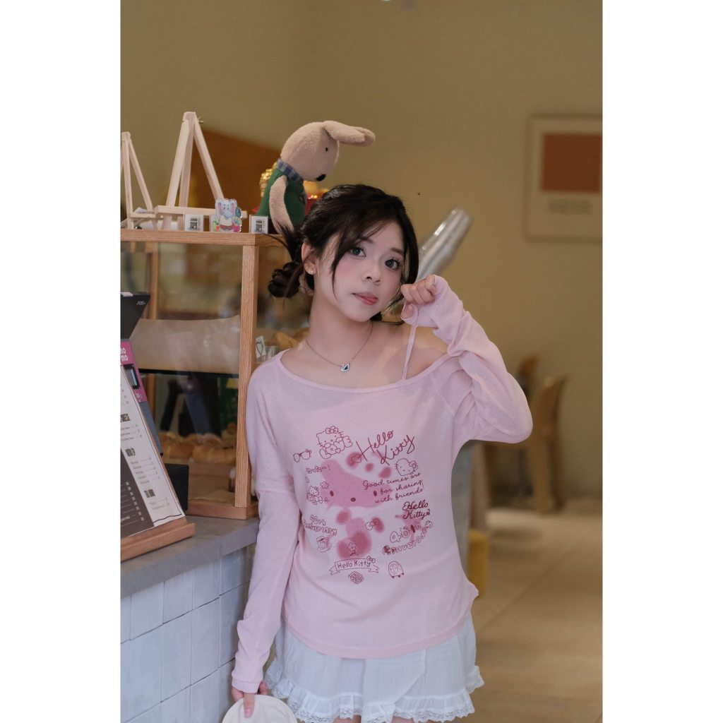 Áo thun nữ dài tay hoạ tiết hello kitty, Áo thun giấy xuyên thấu trễ vai in hình graffiti dễ thương - AT02 | BigBuy360 - bigbuy360.vn
