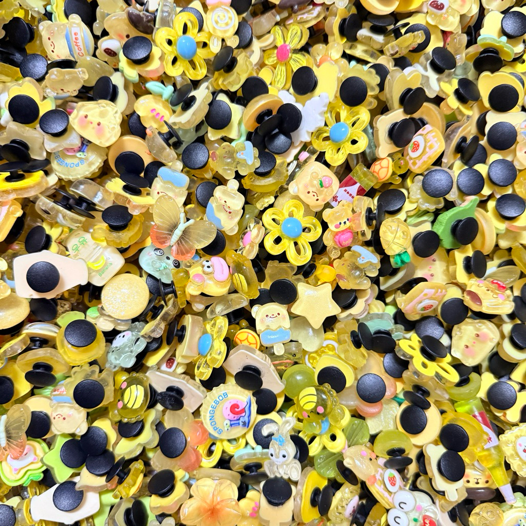 Set 10 Charm Sticker MÀU TRONG mẫu NGẪU NHIÊN Gắn Dép Cross, Dép Sục