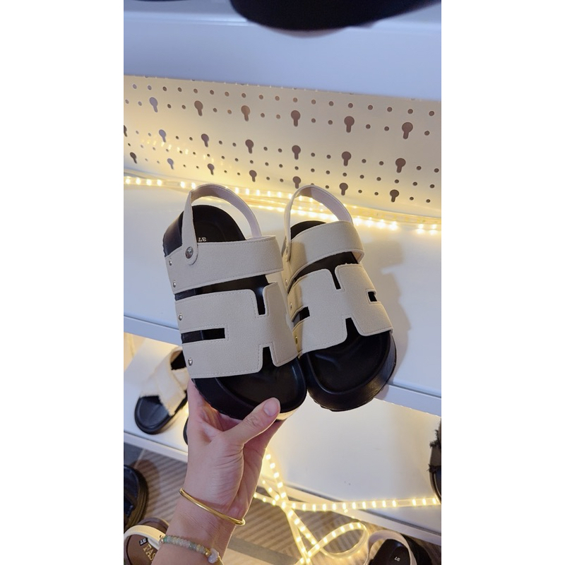 Dép Sandal Nữ h Tán Đinh Đế 4cm | BigBuy360 - bigbuy360.vn