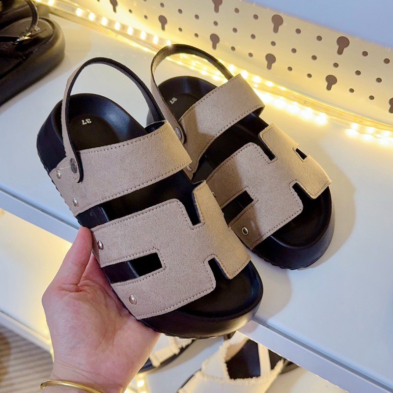 Dép Sandal Nữ h Tán Đinh Đế 4cm | BigBuy360 - bigbuy360.vn