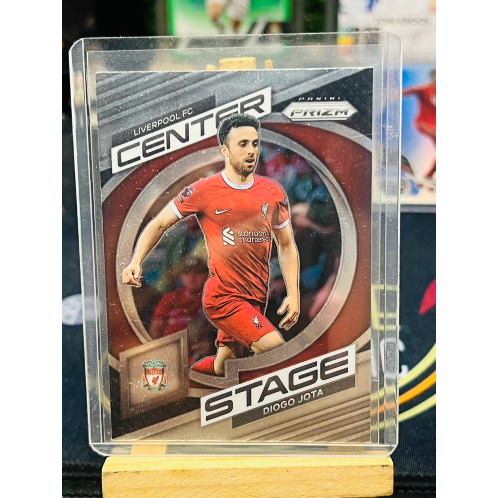 Thẻ bóng đá Diogo Jota Liverpool Center Stage Panini Prizm EPL 2023/24
