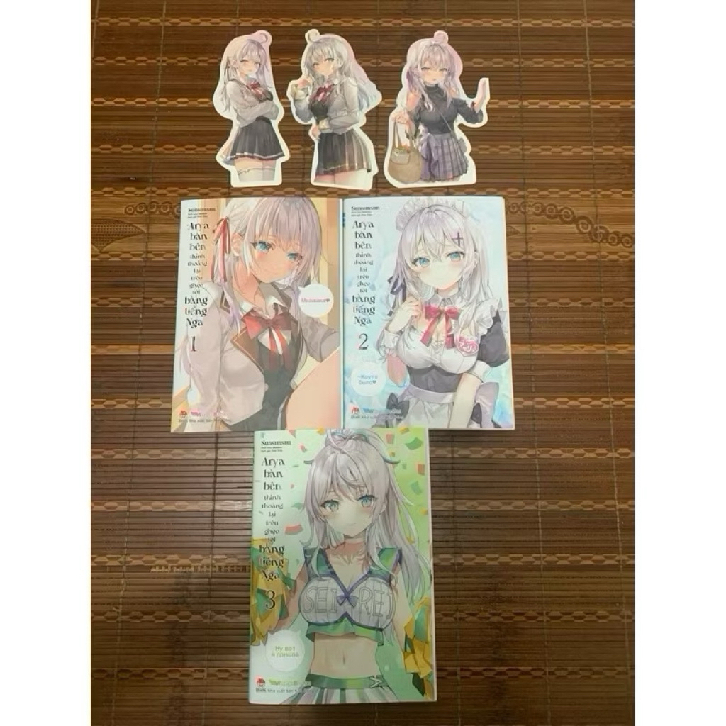 Vở Arya bàn bên các pb