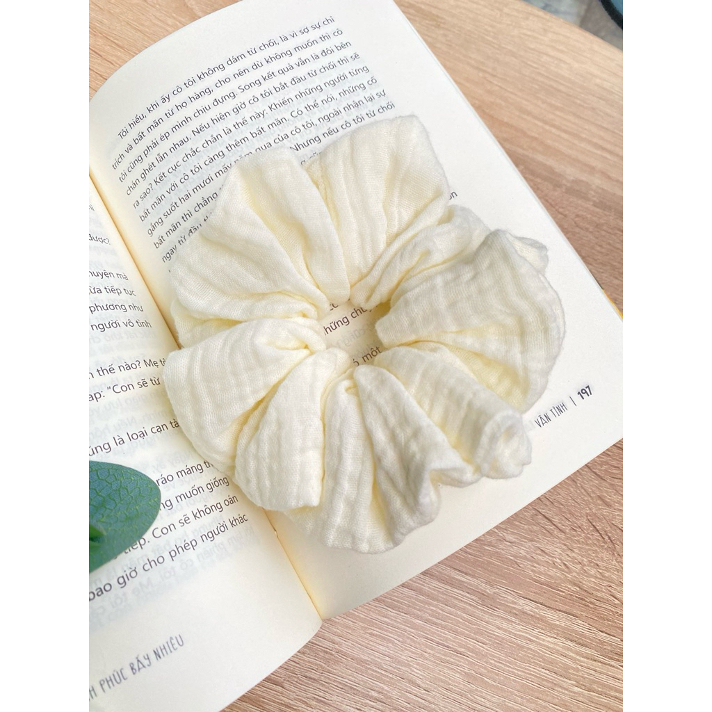 Scrunchies màu kem trơn size 14cm vải xô muslin
