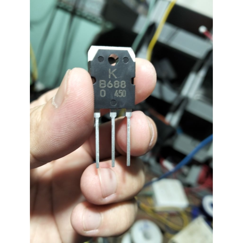 com bo 2 con B688 transistor mới 💯,chính hãng lưng đồng mạ Niken..