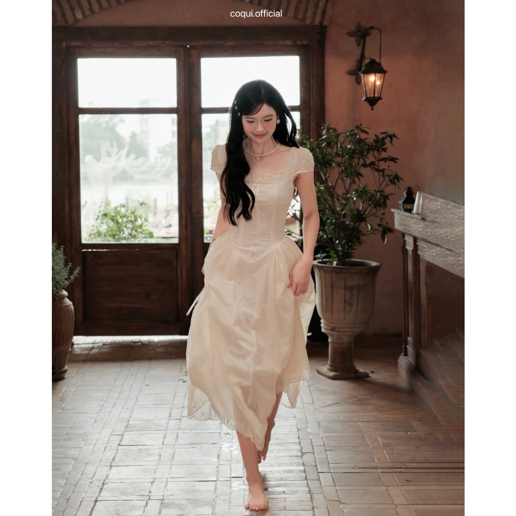 Đầm nàng thơ xinh nhẹ nhàng tiểu thư dáng xòe COQUI chất thô boi thêu hoa EMMA DRESS, đầm thiết kế tiểu thư trắng | BigBuy360 - bigbuy360.vn