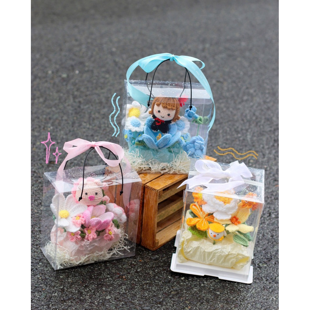 Hộp quà bé doll, hoa len tốt nghiệp