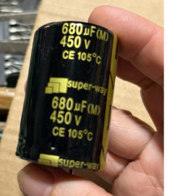 Tụ    hoá    680uf 450V   3.5x5