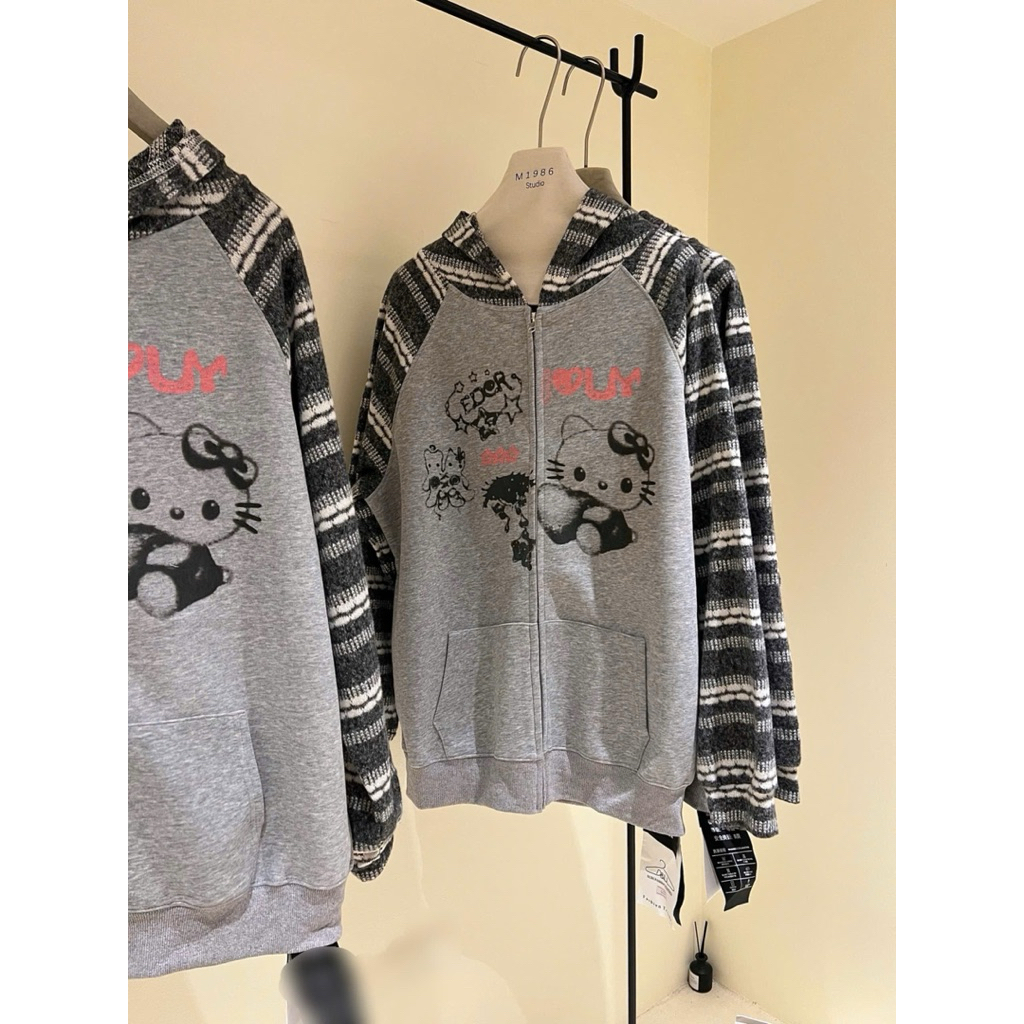 Khoác mũ kitty kẻ L1