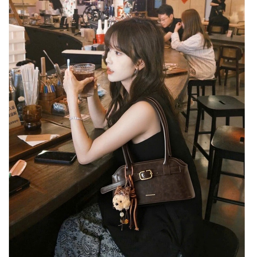 Túi Xách Nữ Dáng Trụ Da Trơn Phong Cách Hàn Quốc Kèm Charm Cún Dễ Thương – HT526