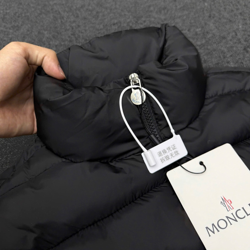 Áo khoác bomber nam nữ MC dệt gân ngang tay pha nỉ thêu vạch trắng đính kèm logo đĩa bay - authentic