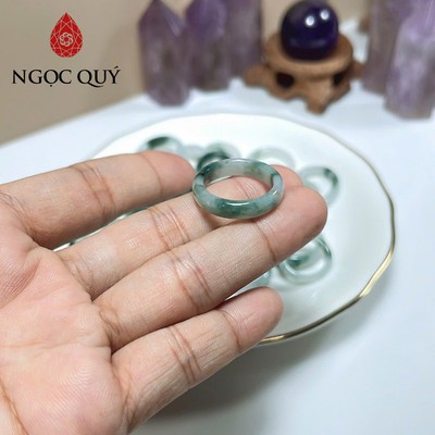 Nhẫn cẩm thạch A - Nhẫn phỉ thúy type A bạch ngọc điểm bông xanh chất nếp mịn LM12 - Ngọc Quý