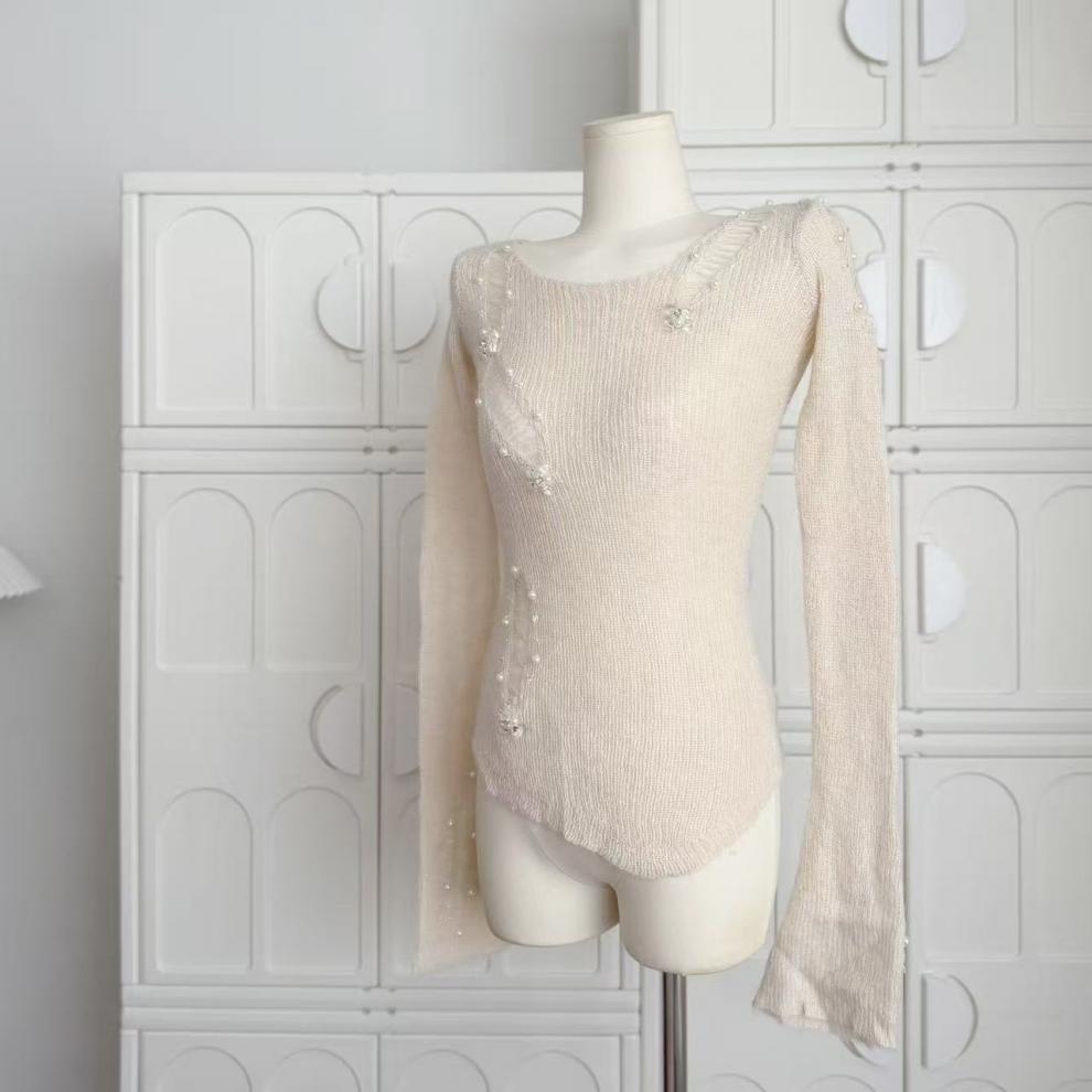 Áo len đính hạt sáng Camellia Heavy Industry thiết kế nữ tính