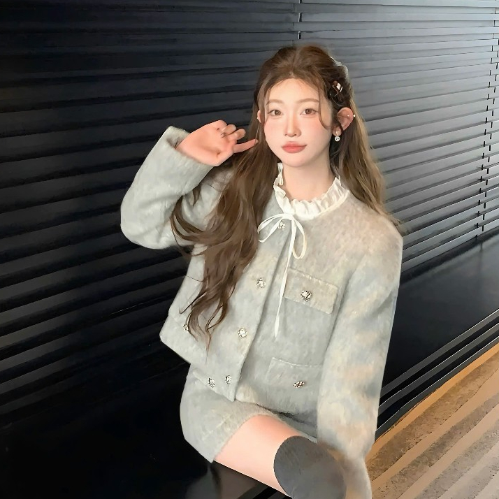 Set Váy Dạ Ép 2 Món Màu Xám Gồm Áo Khoác Phối Cổ Bèo 2 Lớp Đính Cúc Ngọc + Chân Váy Chữ A | BigBuy360 - bigbuy360.vn